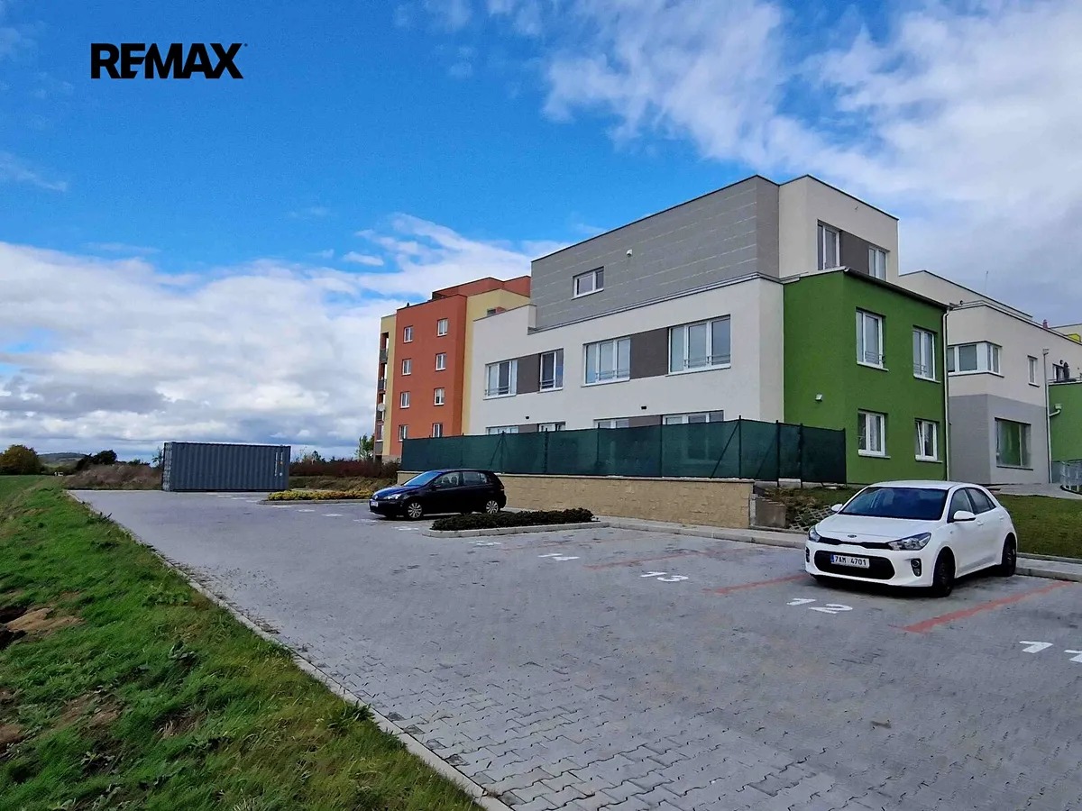 Pronájem garážového stání 12 m²